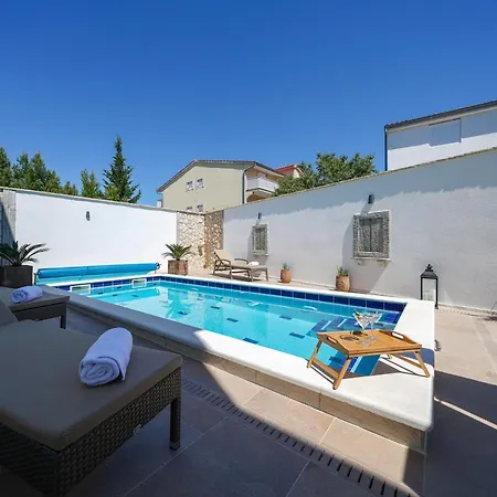 Vala, 4*, Sea View & Private Heated Pool Appartement *
