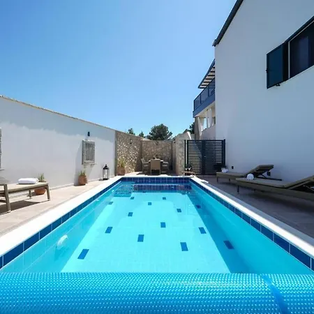 Vala, 4*, Sea View & Private Heated Pool Apartamento Pridraga