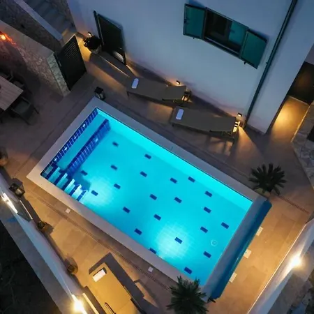 Apartment Vala, 4*, Sea View & Private Heated Pool *