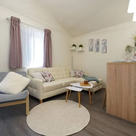 Apartment Vala, 4*, Sea View & Private Heated Pool Pridraga