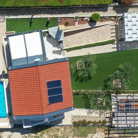 Apartment Vala, 4*, Sea View & Private Heated Pool Pridraga