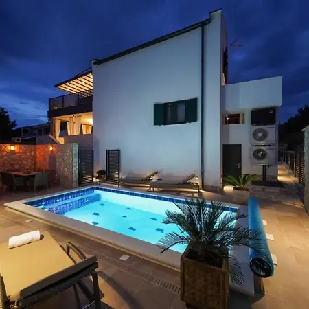 Vala, 4*, Sea View & Private Heated Pool Apartment *
