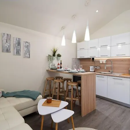 Apartment Vala, 4*, Sea View & Private Heated Pool