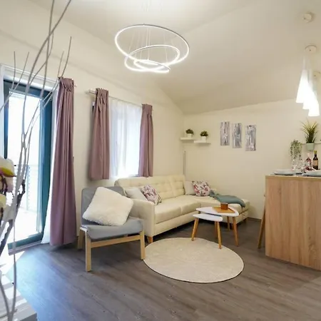 Apartment Vala, 4*, Sea View & Private Heated Pool Pridraga