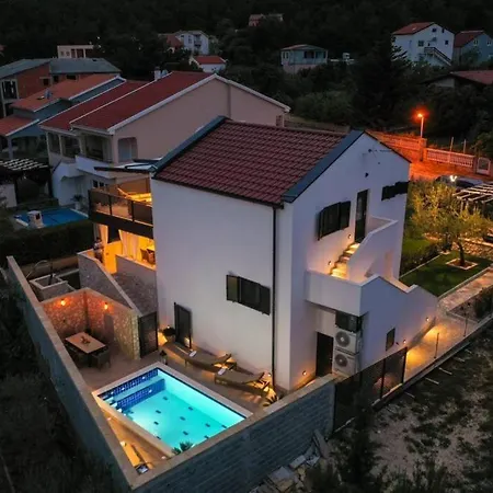 Apartment Vala, 4*, Sea View & Private Heated Pool Pridraga