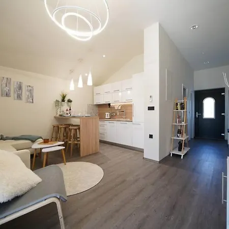 Apartment Vala, 4*, Sea View & Private Heated Pool Pridraga