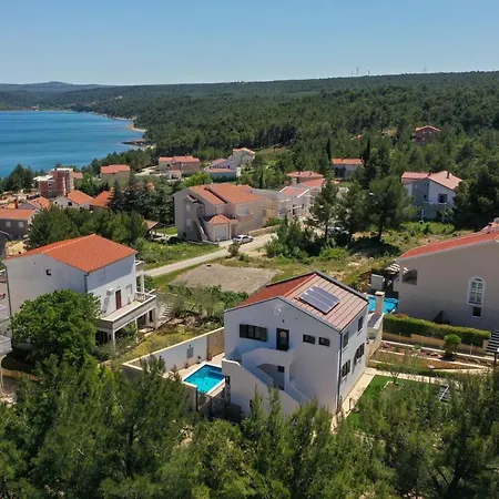 Apartment Vala, 4*, Sea View & Private Heated Pool *