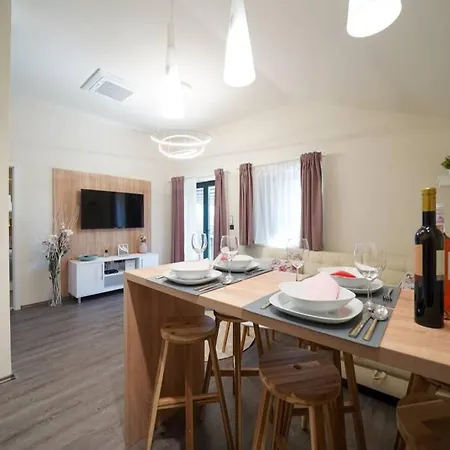 Apartment Vala, 4*, Sea View & Private Heated Pool *